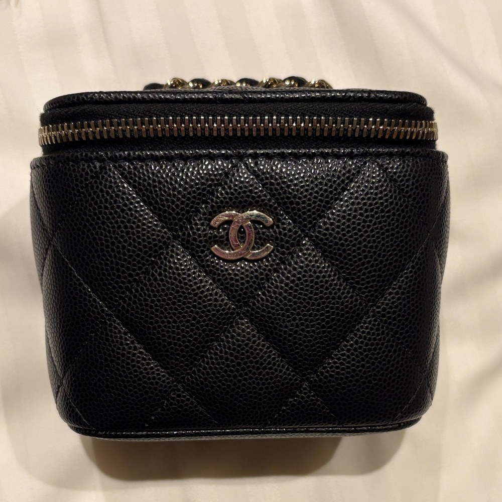 100% Authentic CHANEL Black Caviar Quilted Vanity Bag. Perfect condition!!